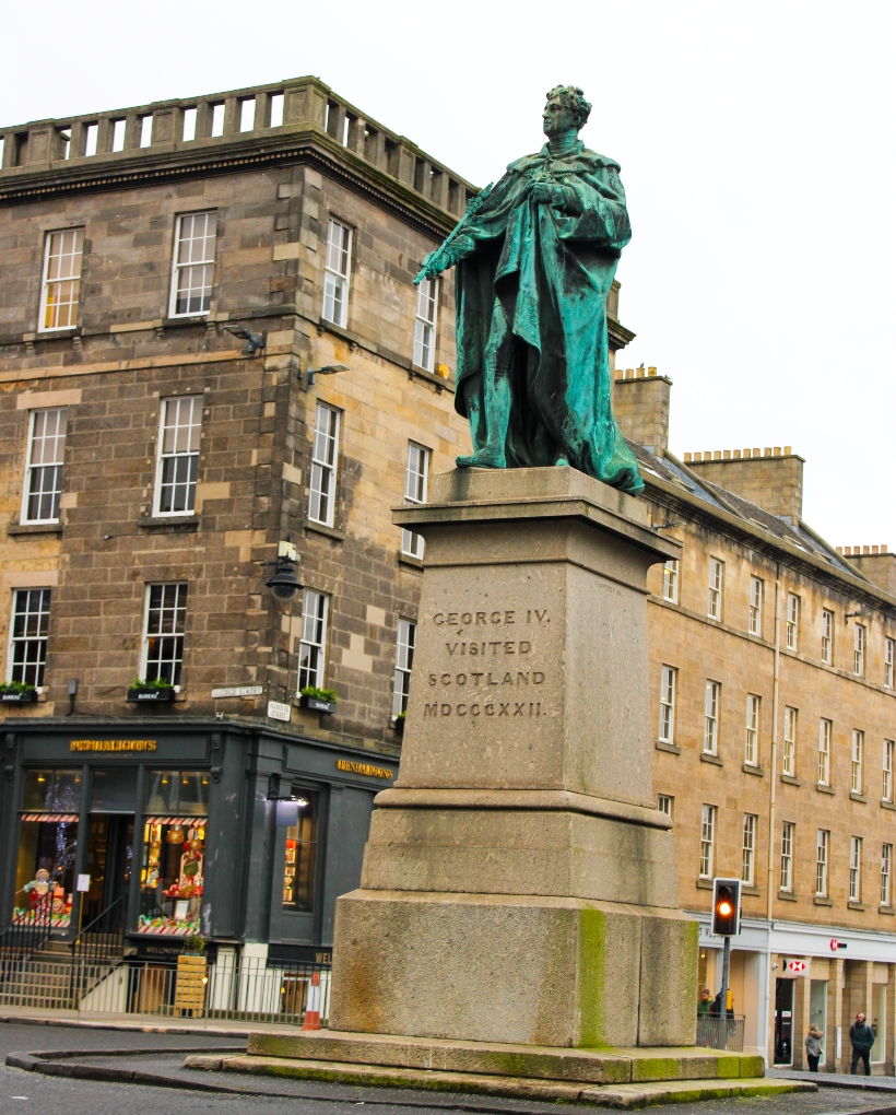 statue in Edinburgh