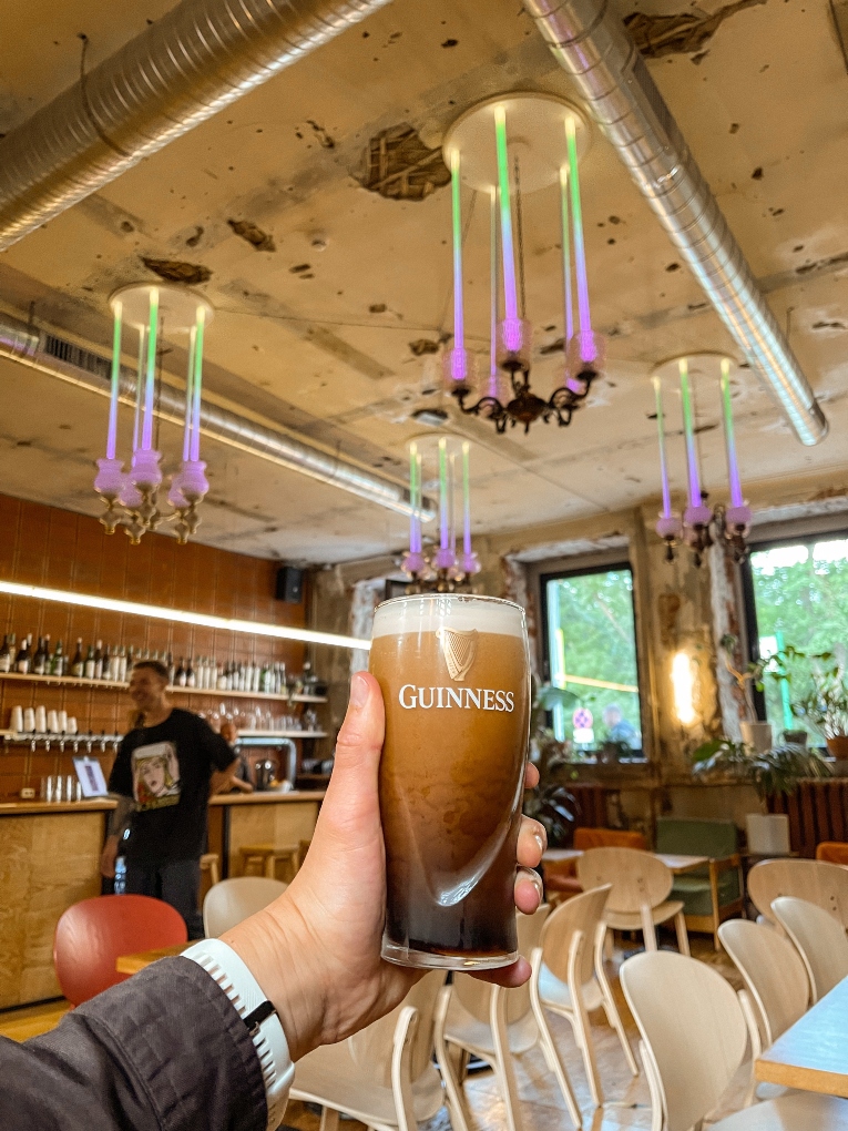 Guinness in restaurant
