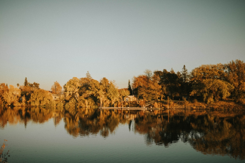 beautiful view of a lake near Sacramento, CA